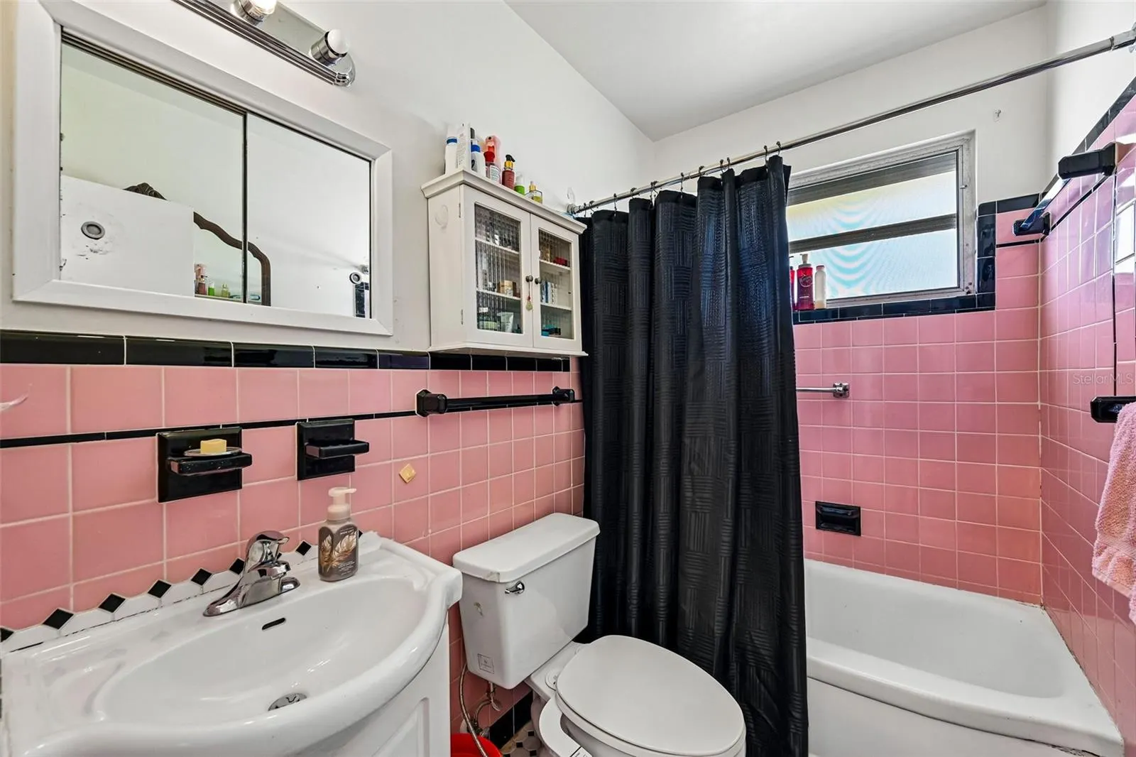 320 PARKSIDE DR