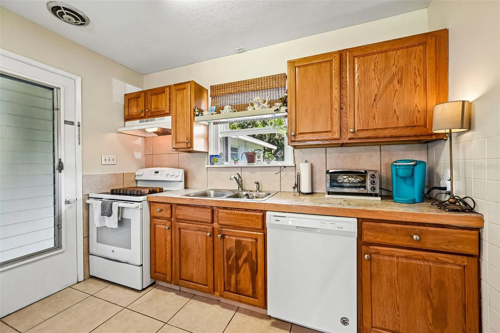 320 PARKSIDE DR