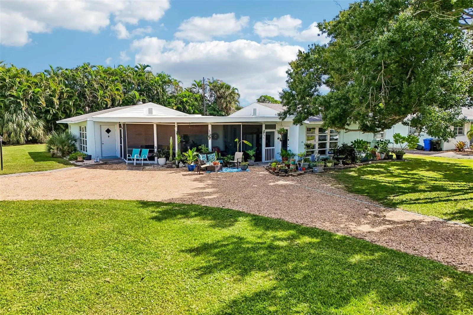 320 PARKSIDE DR
