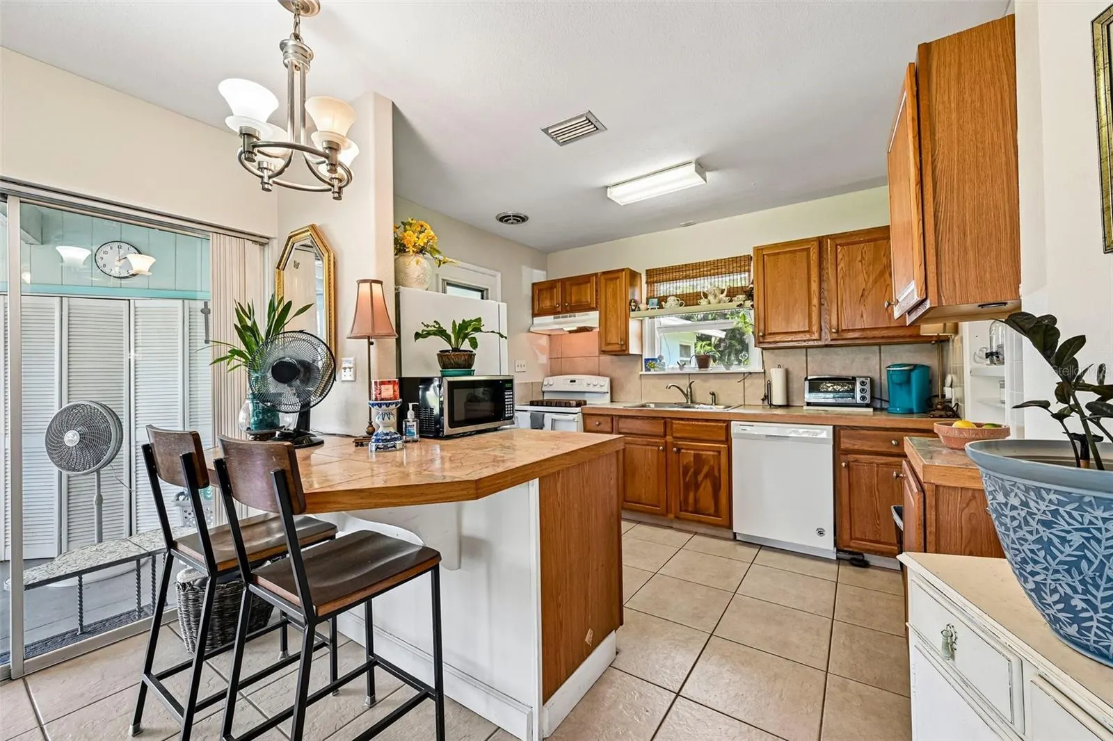 320 PARKSIDE DR