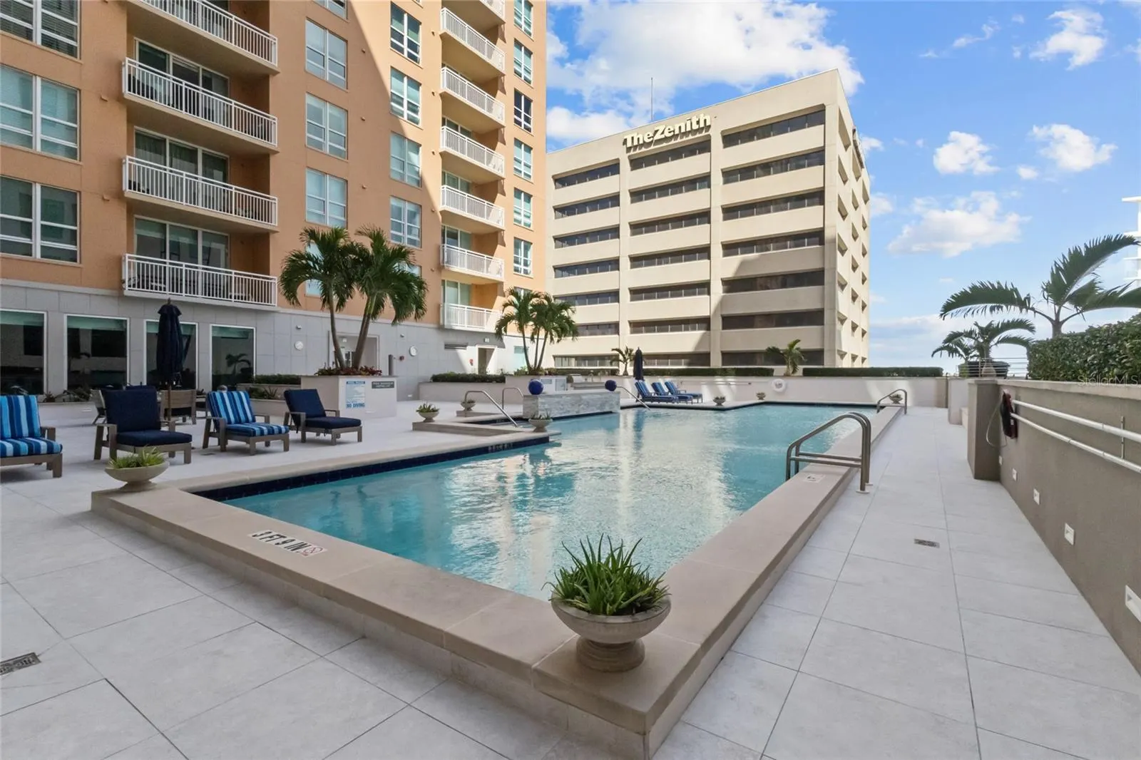 1350 MAIN ST #704 #704