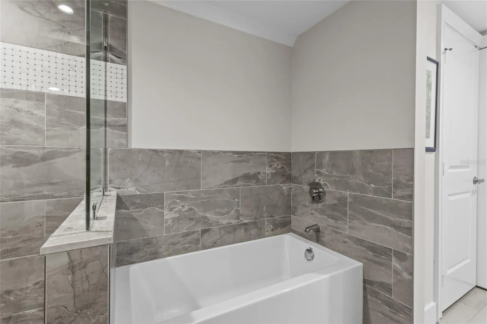 1350 MAIN ST #704 #704