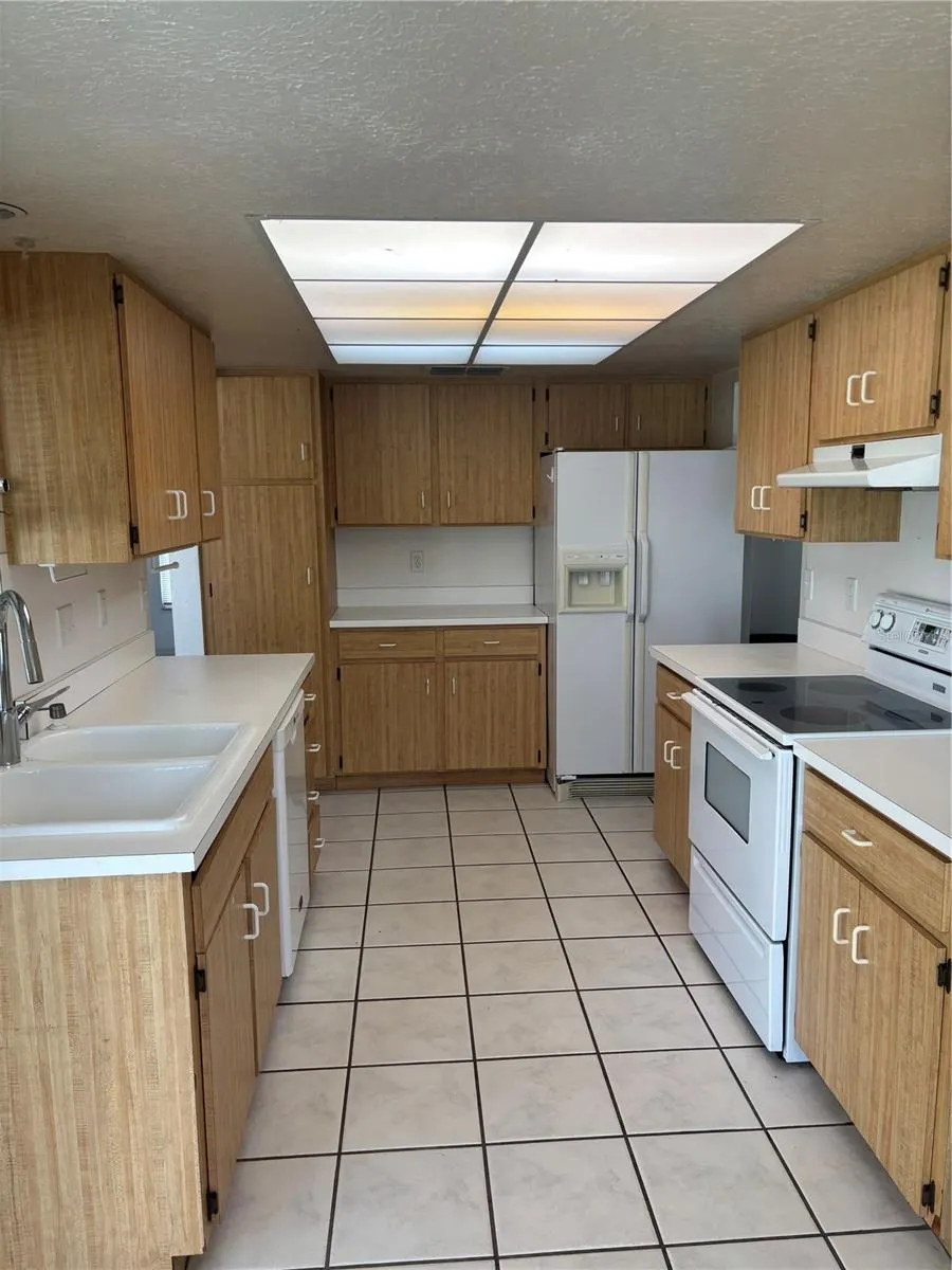 4202 PASADENA CIR