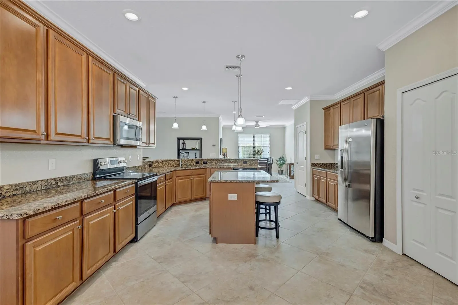 6832 WILD LAKE TER