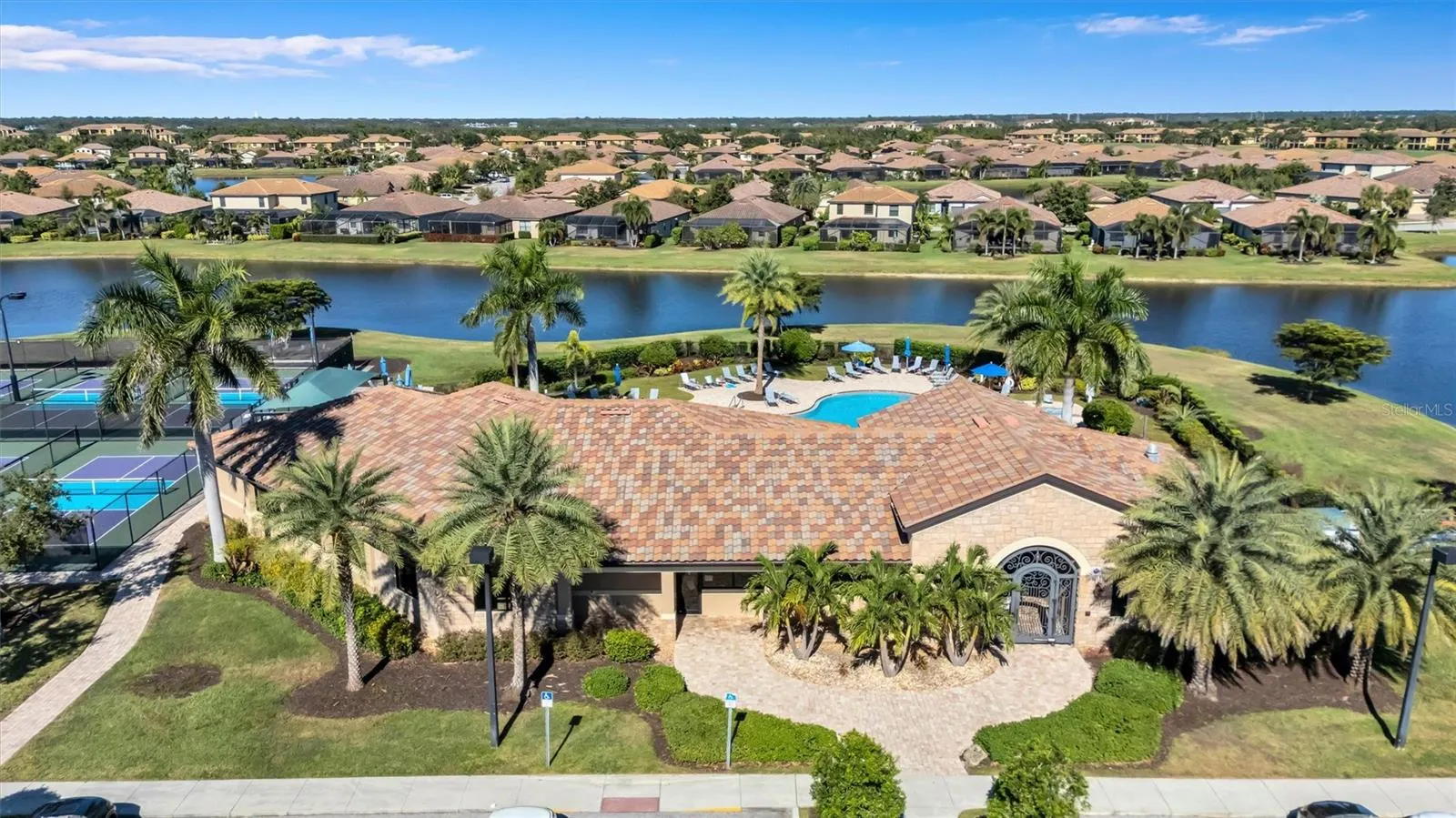6832 WILD LAKE TER