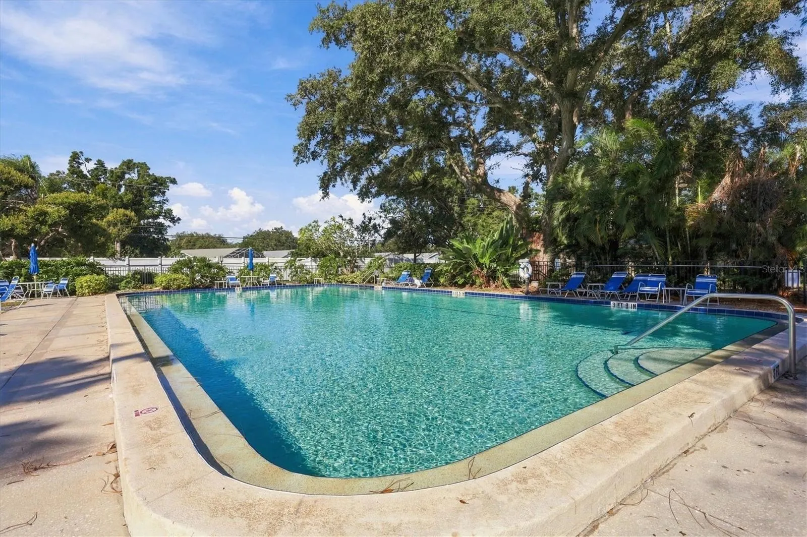 7405 W COUNTRY CLUB DR N #104 #104