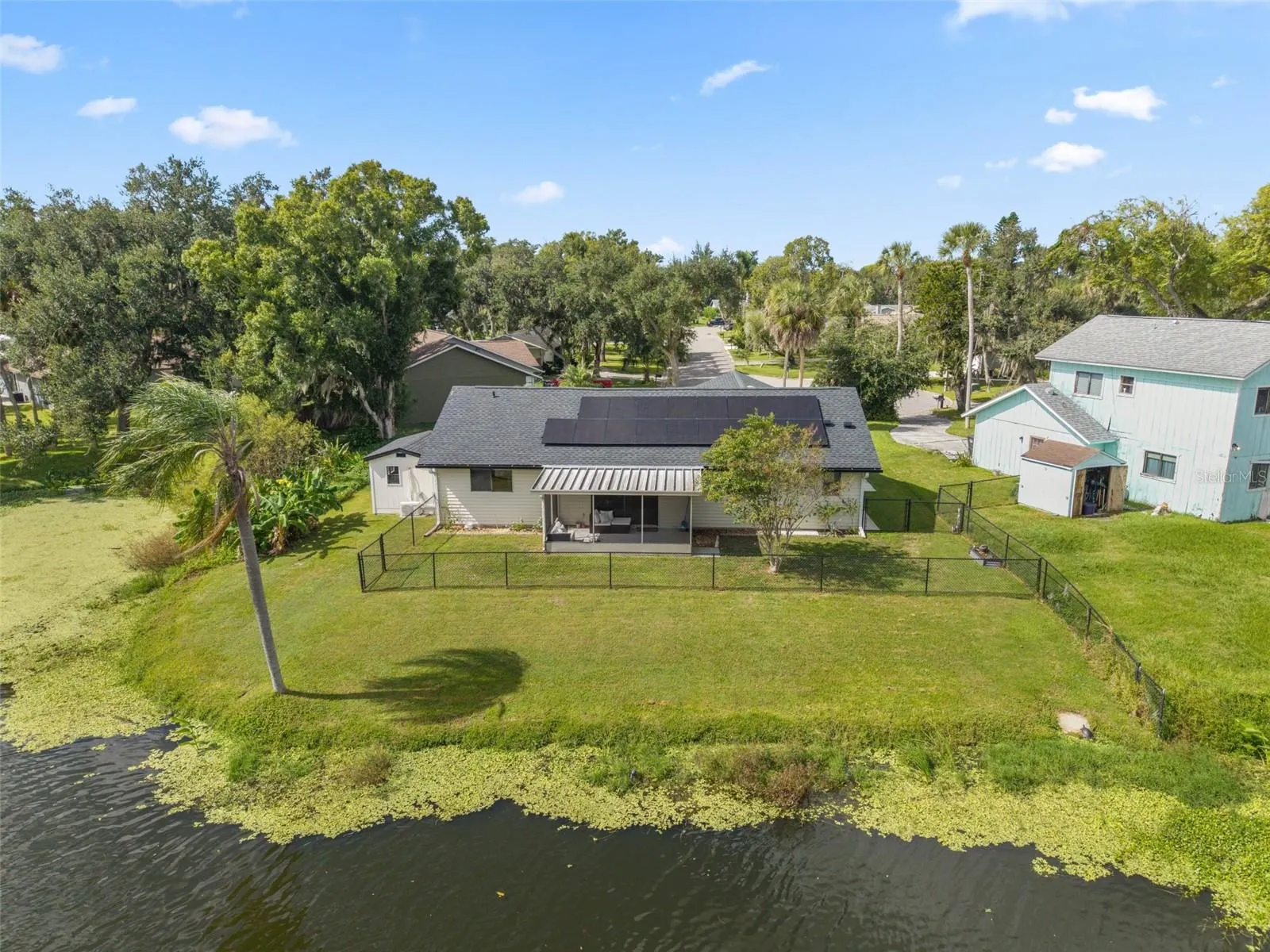 8012 LAKE DR
