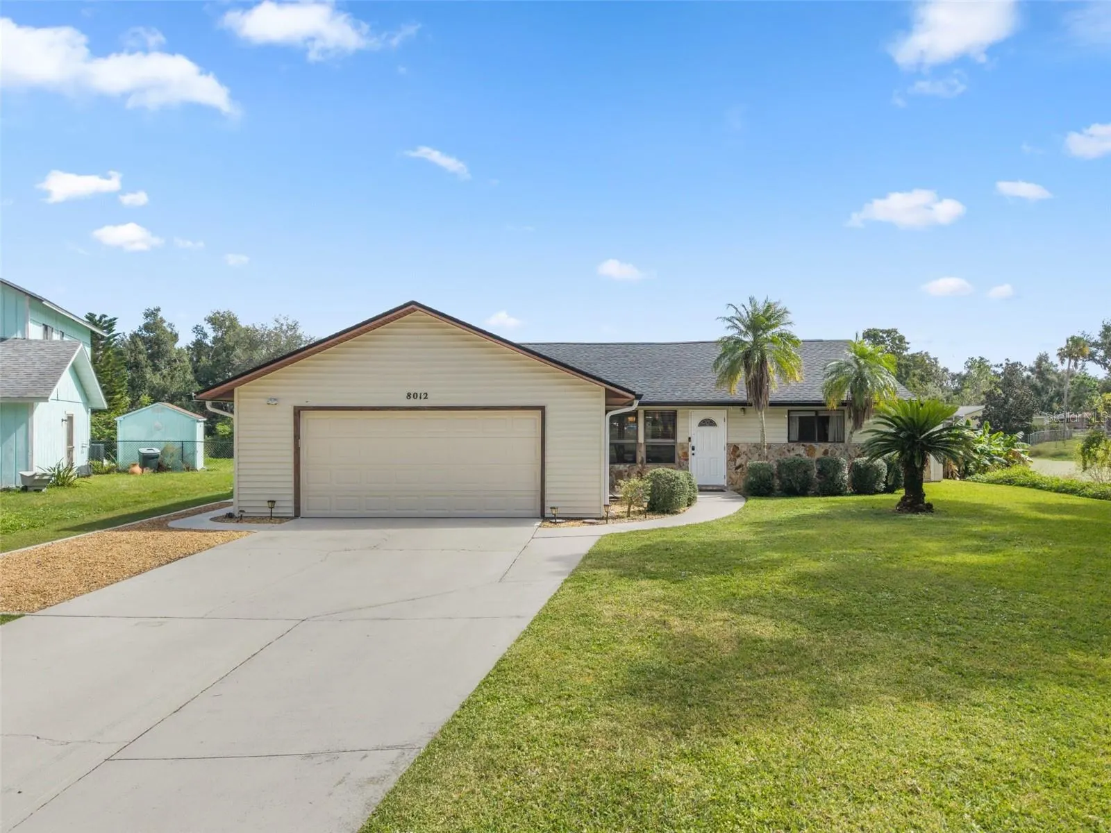 8012 LAKE DR