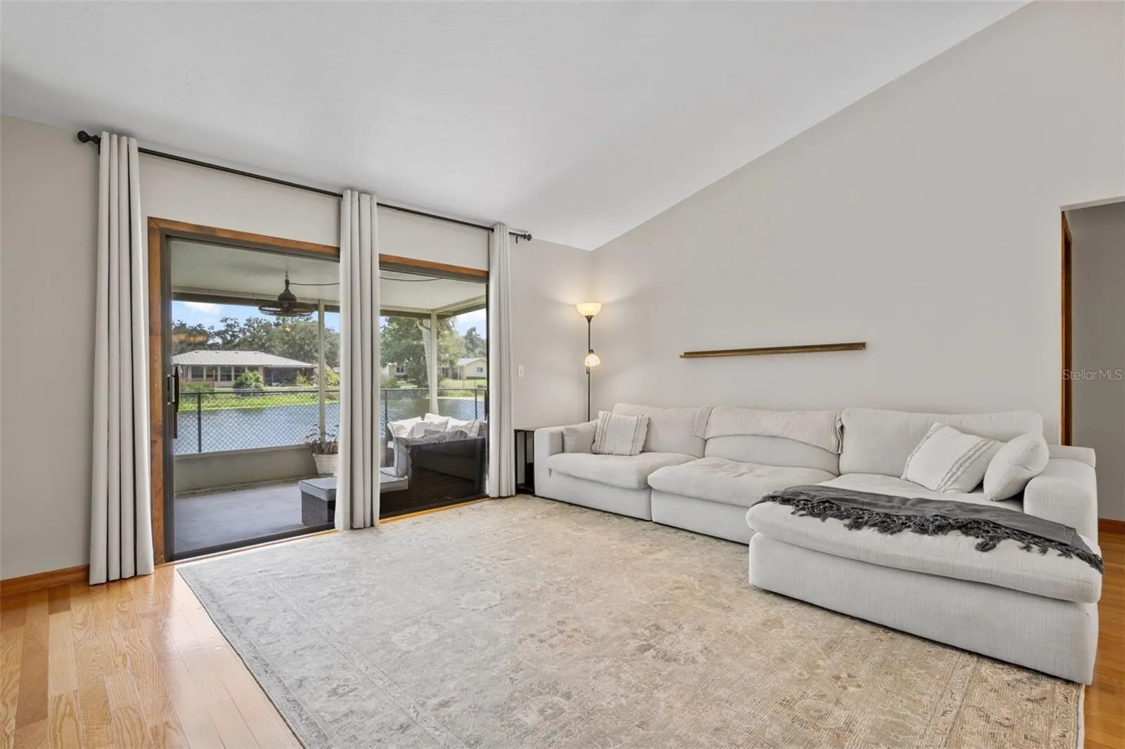 8012 LAKE DR
