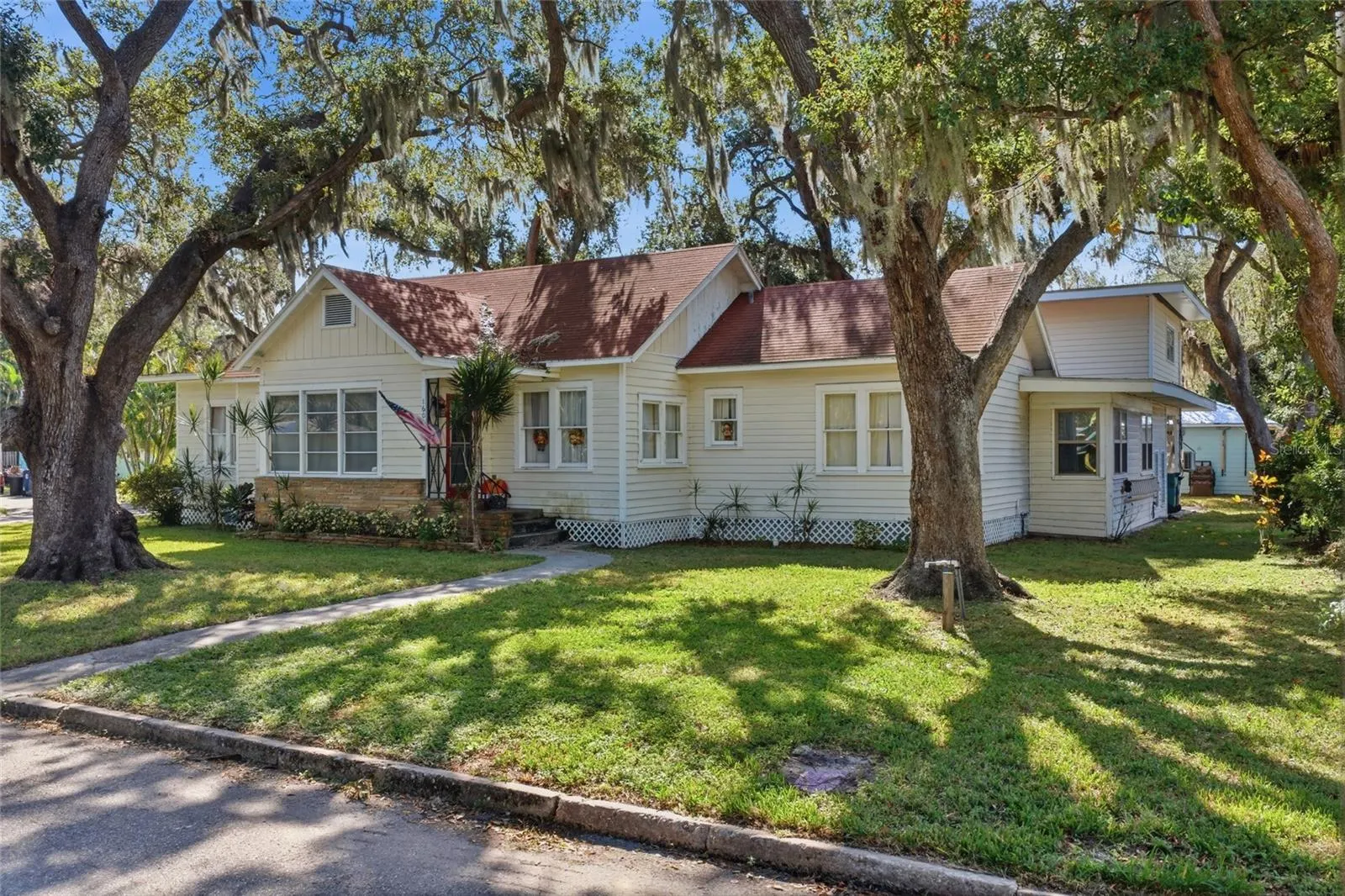 1601 6TH ST W