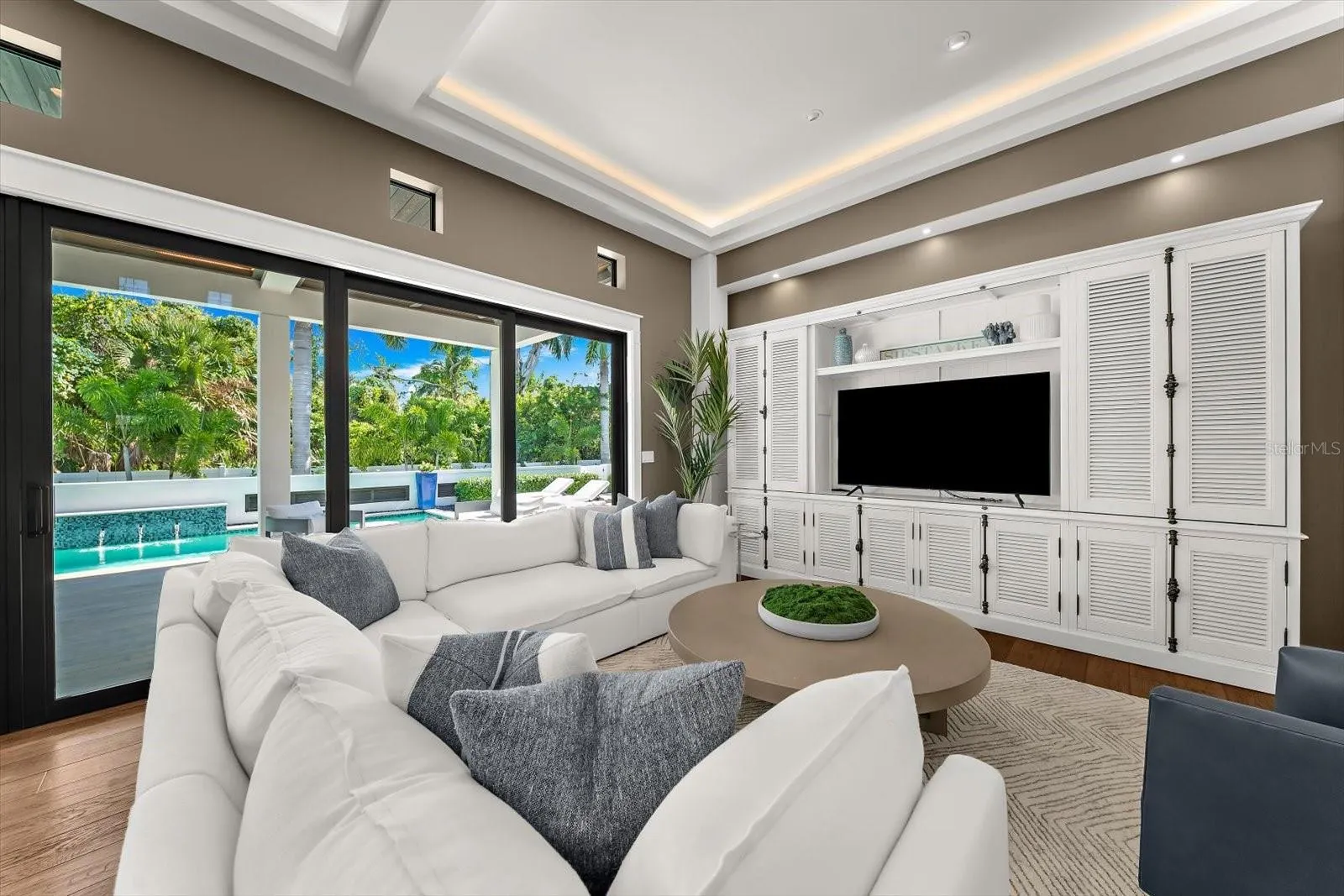 1207 SHARSWOOD LN