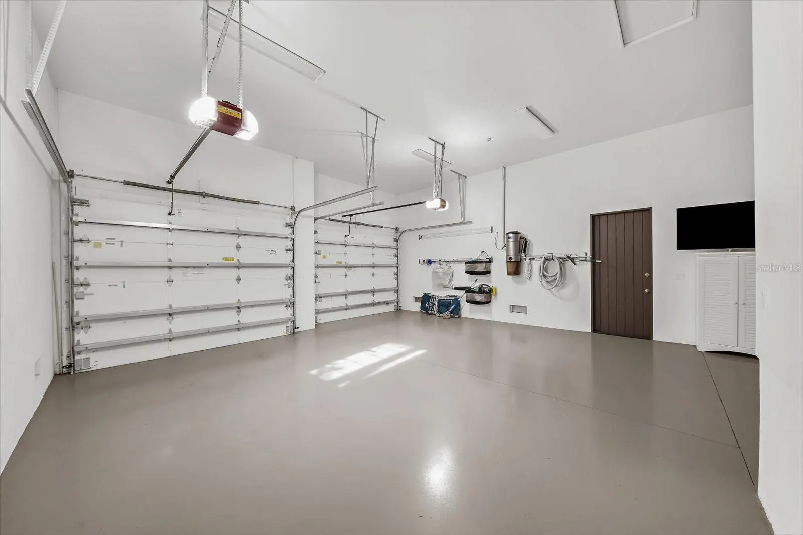 1207 SHARSWOOD LN