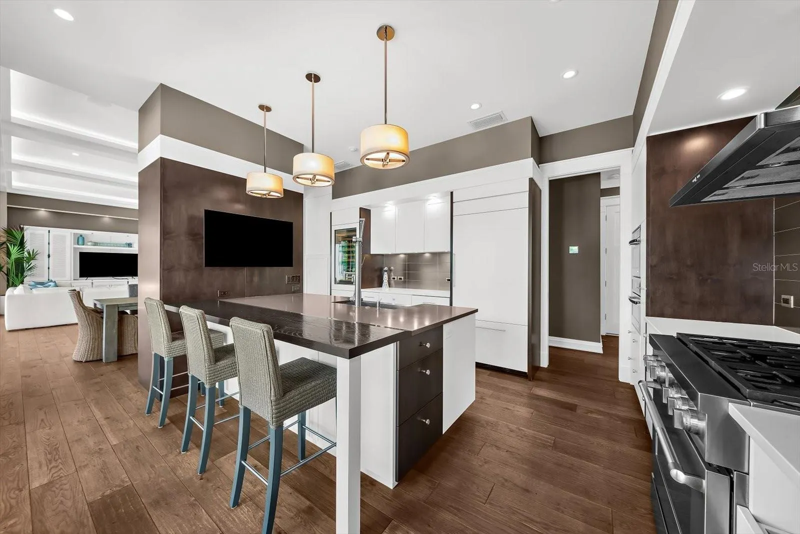 1207 SHARSWOOD LN