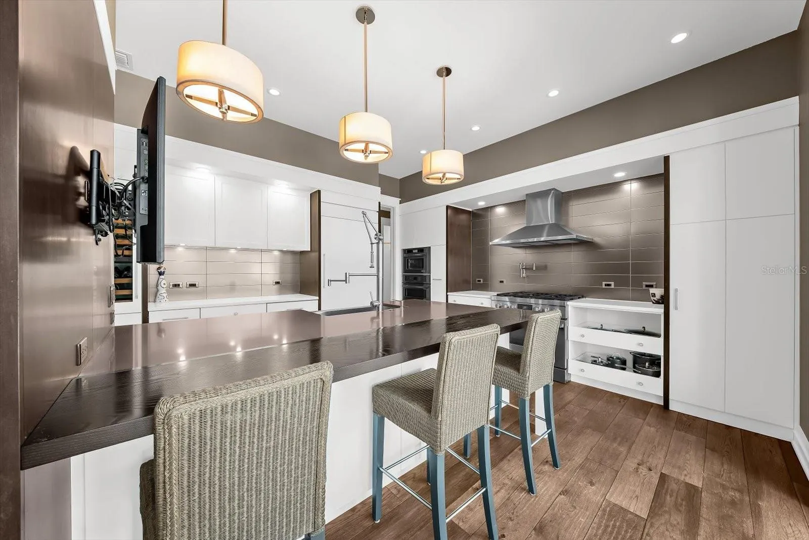 1207 SHARSWOOD LN