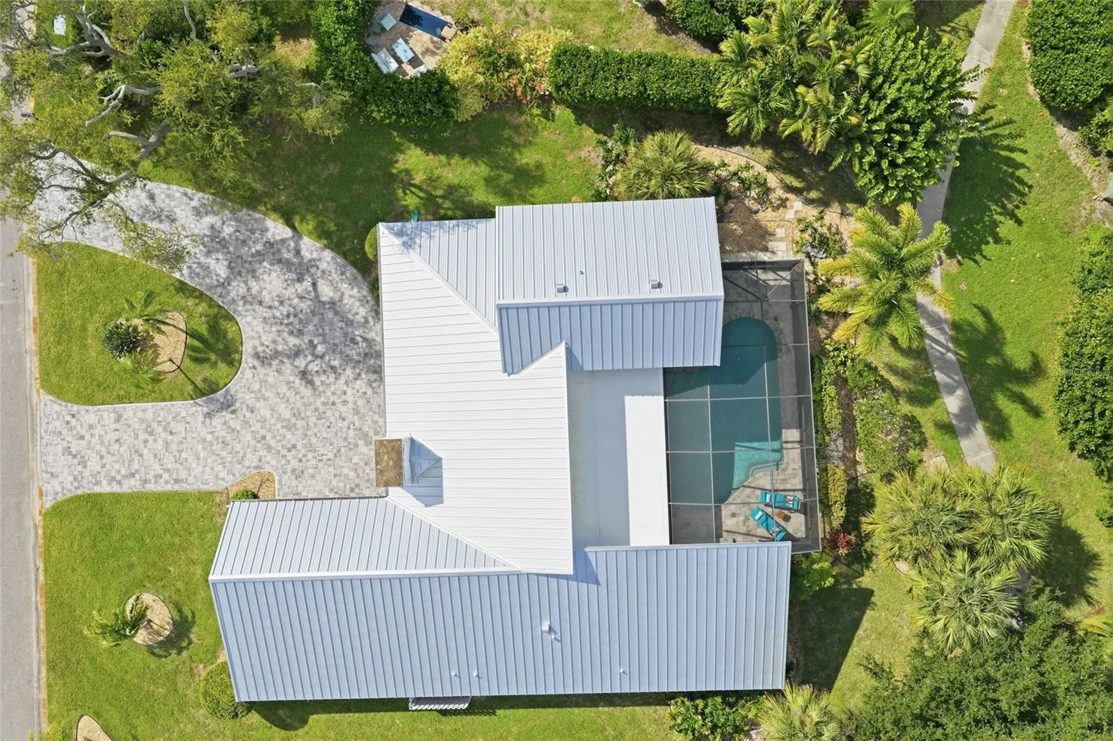 242 LOOKOUT POINT DR