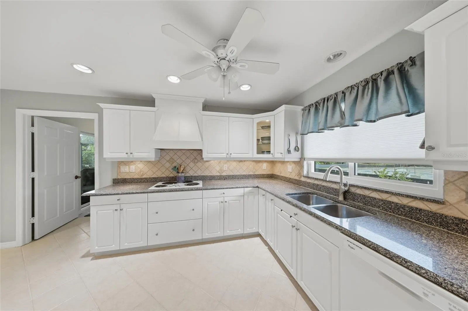242 LOOKOUT POINT DR