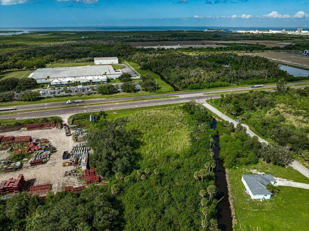 11208 US-41 N