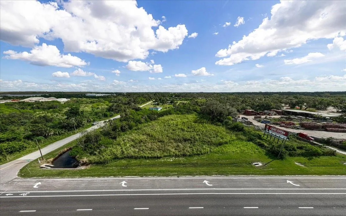 11208 US-41 N