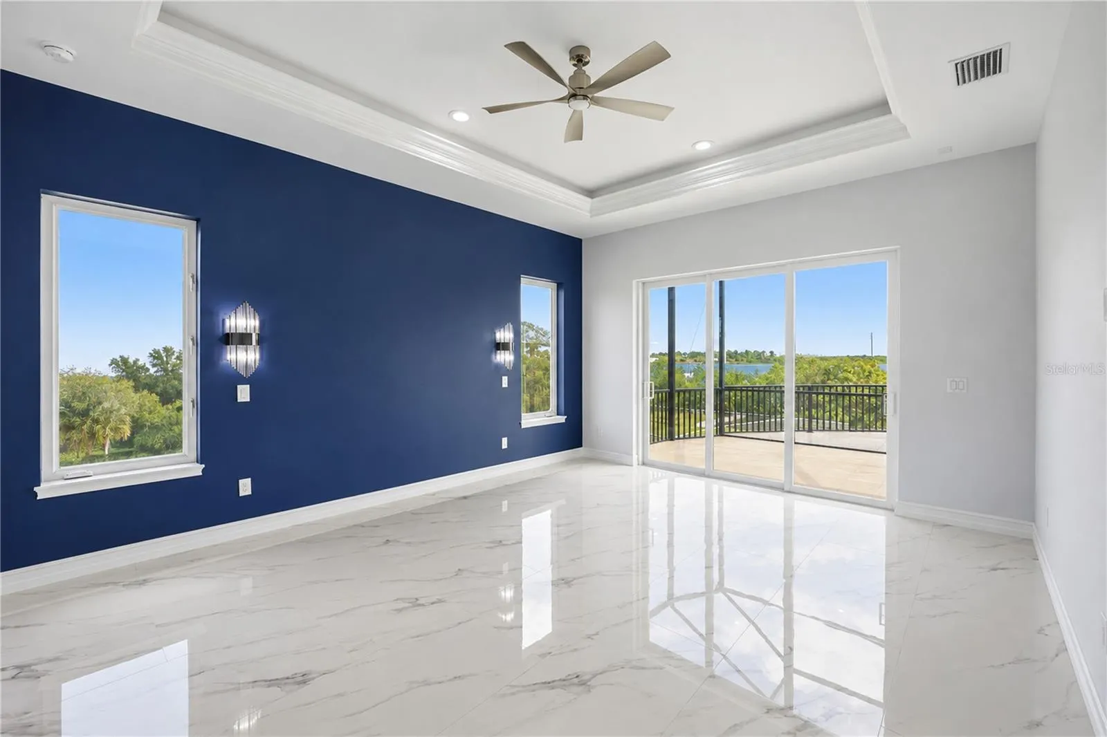 2228 HARBOUR DR