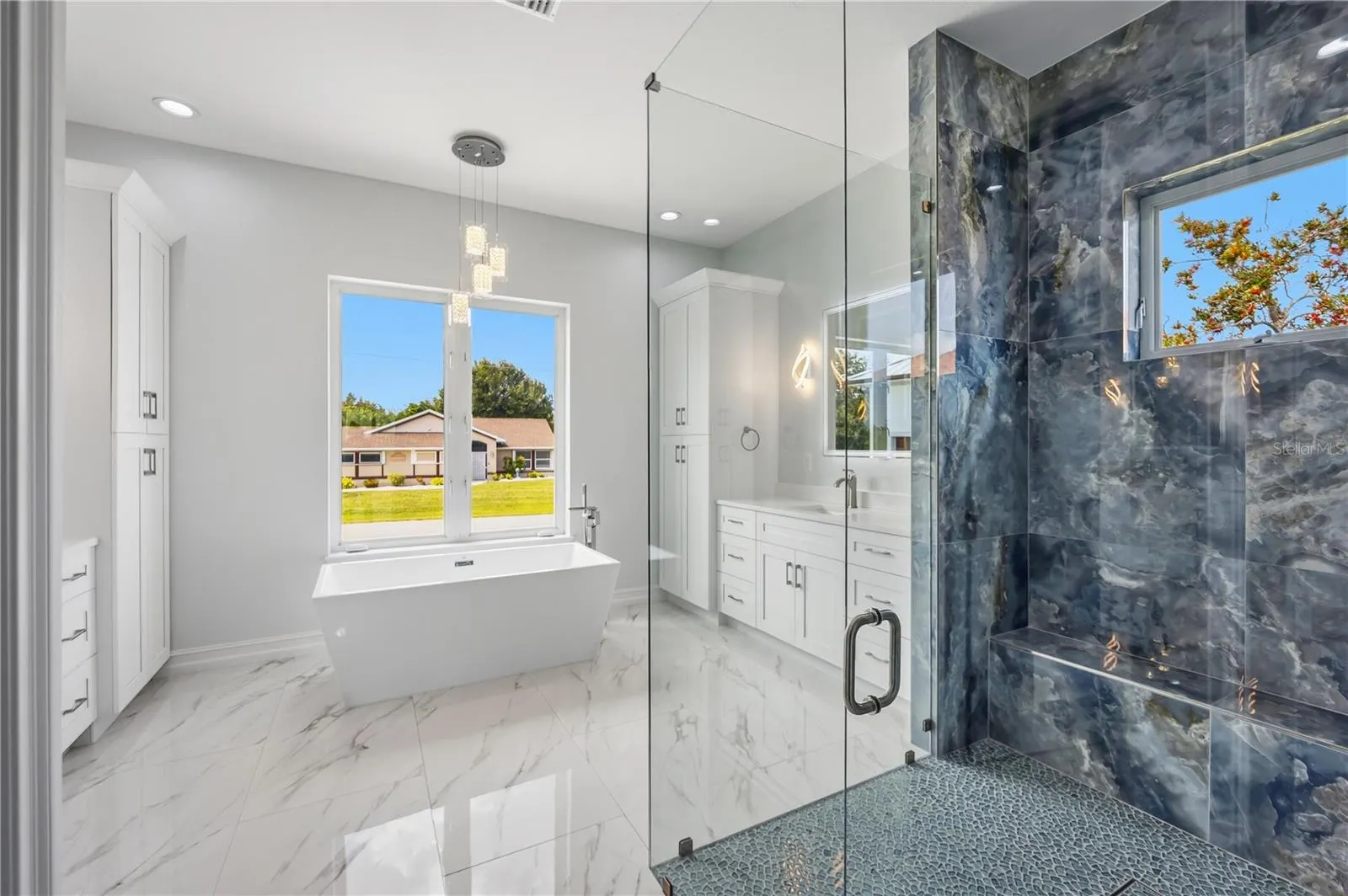 2228 HARBOUR DR