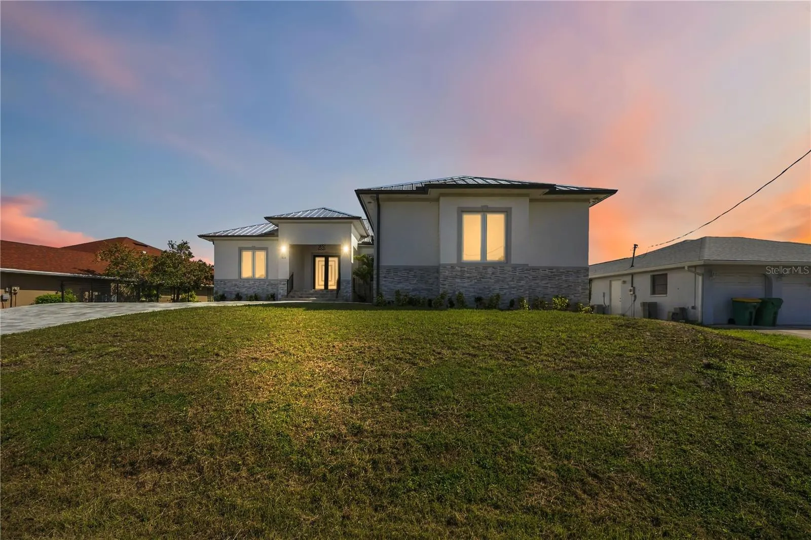 2228 HARBOUR DR