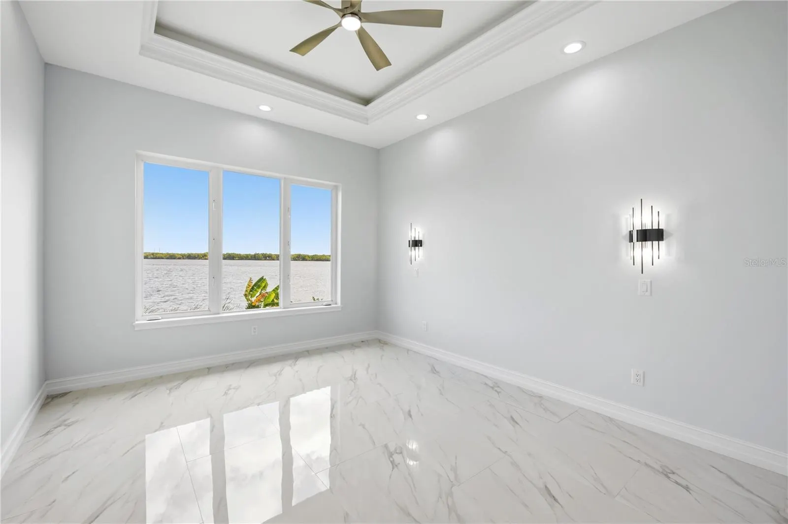 2228 HARBOUR DR