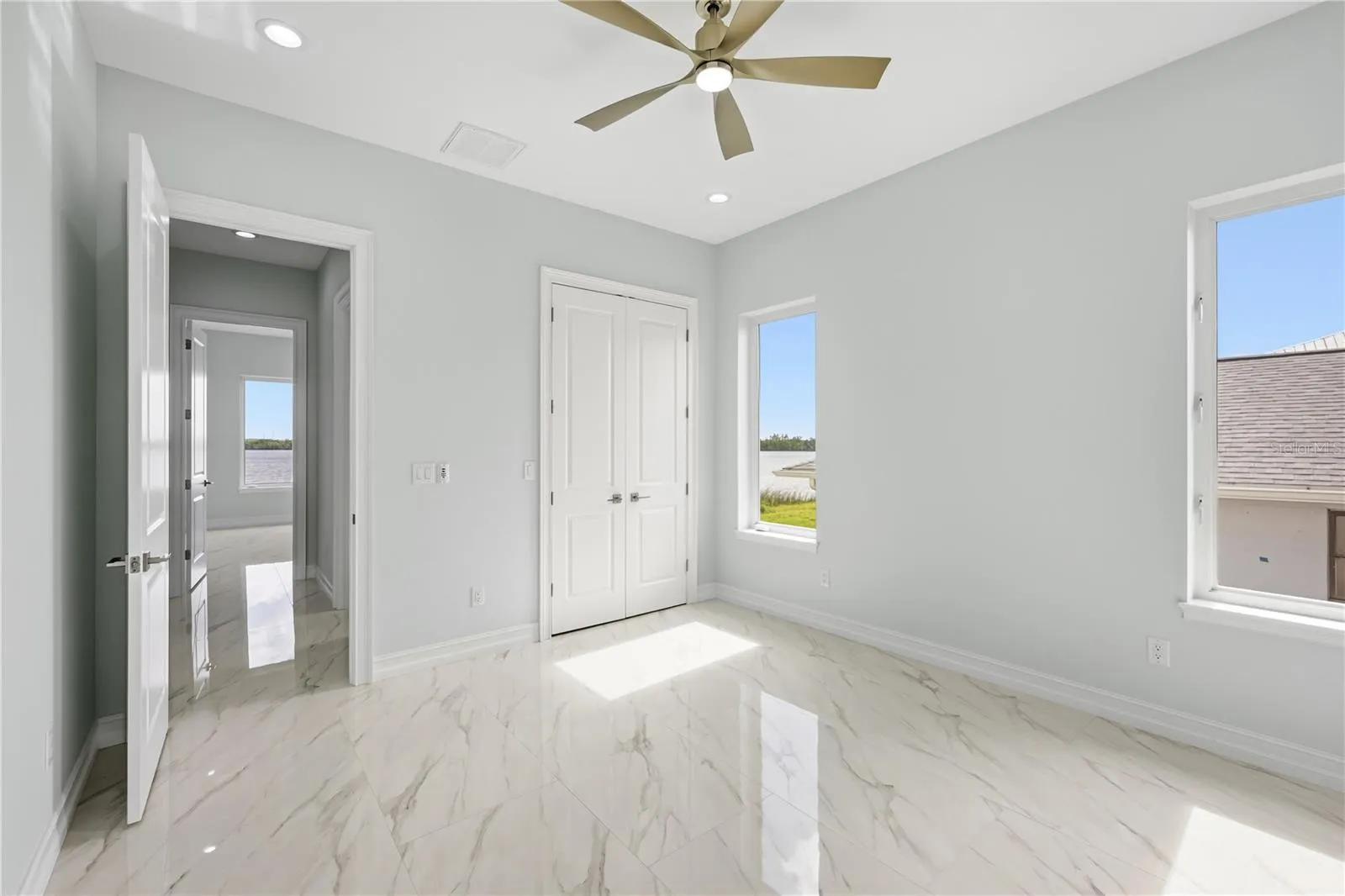 2228 HARBOUR DR