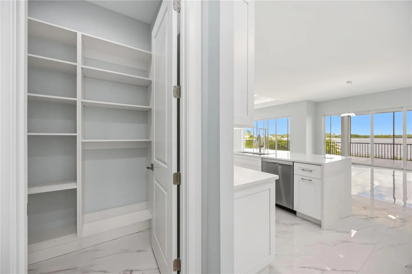 2228 HARBOUR DR