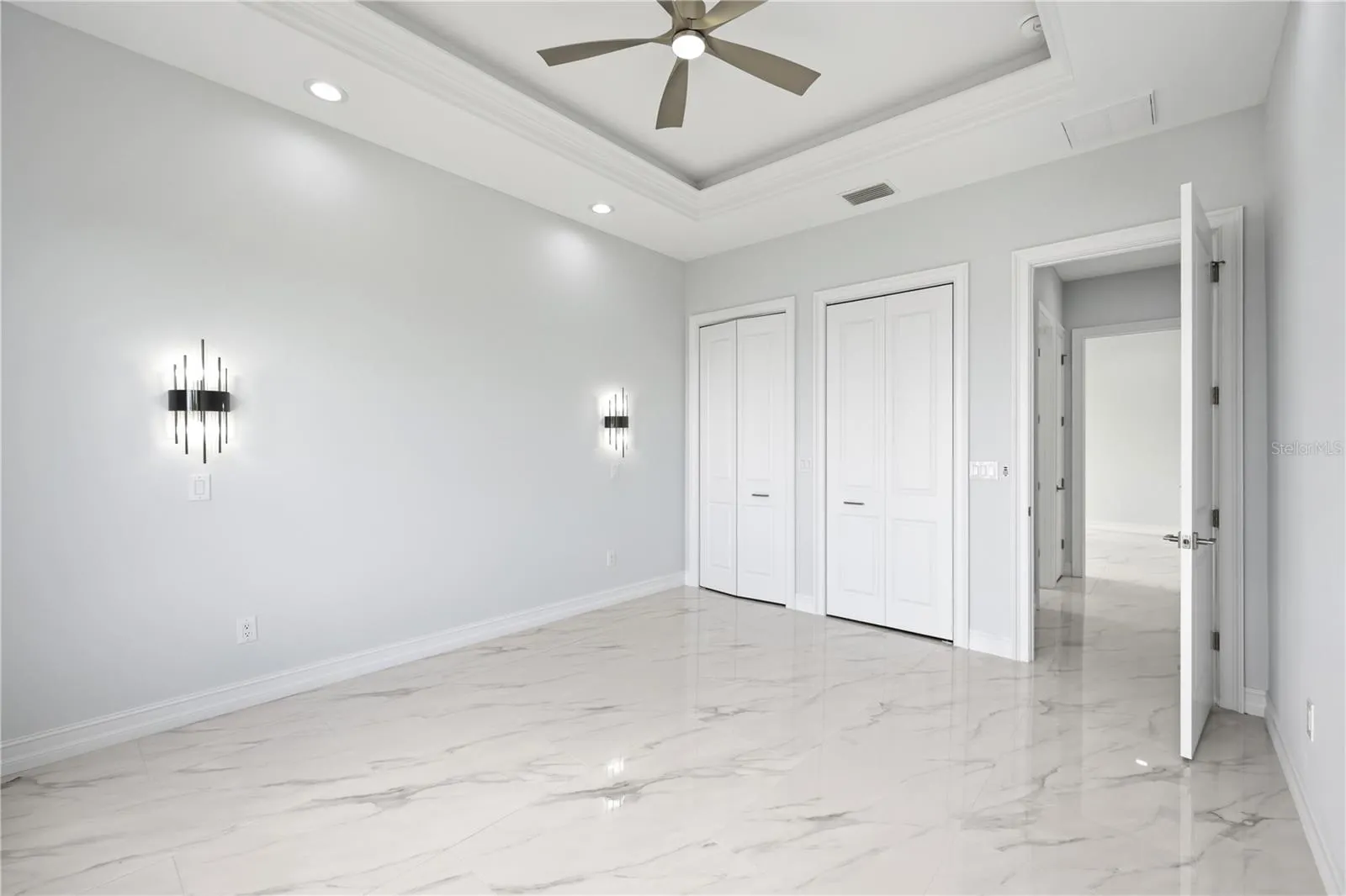 2228 HARBOUR DR