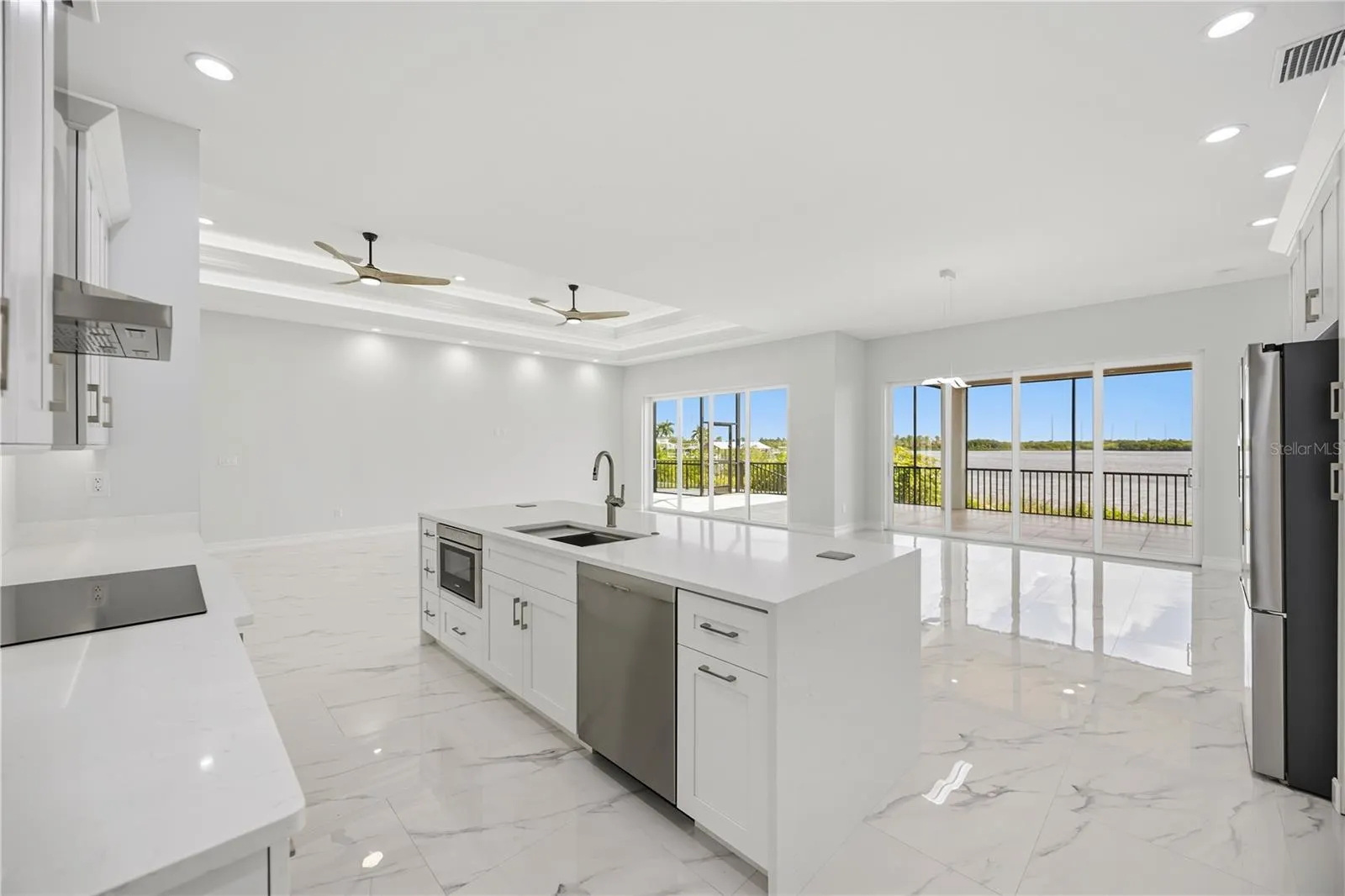 2228 HARBOUR DR