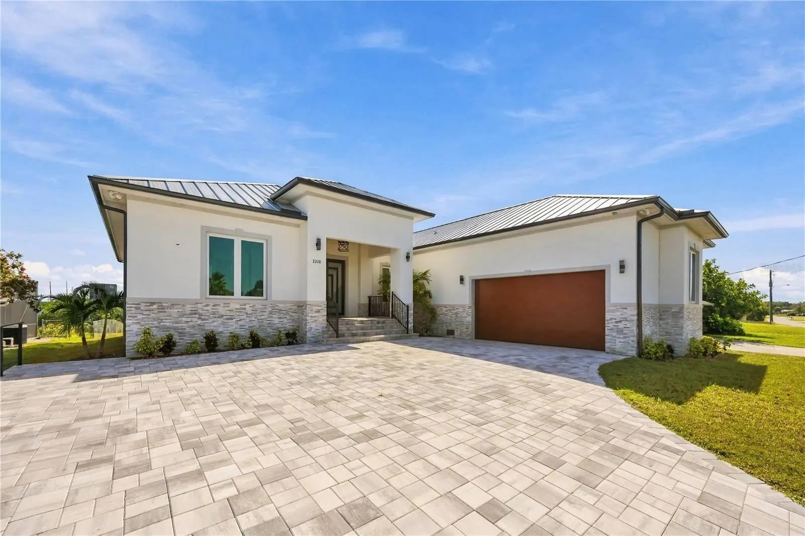 2228 HARBOUR DR