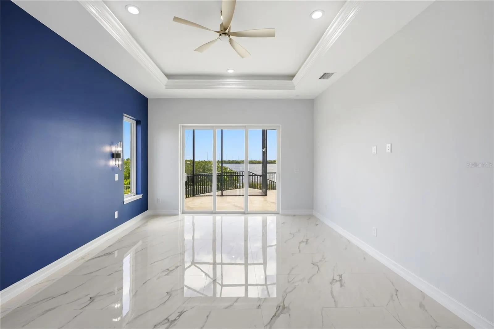 2228 HARBOUR DR