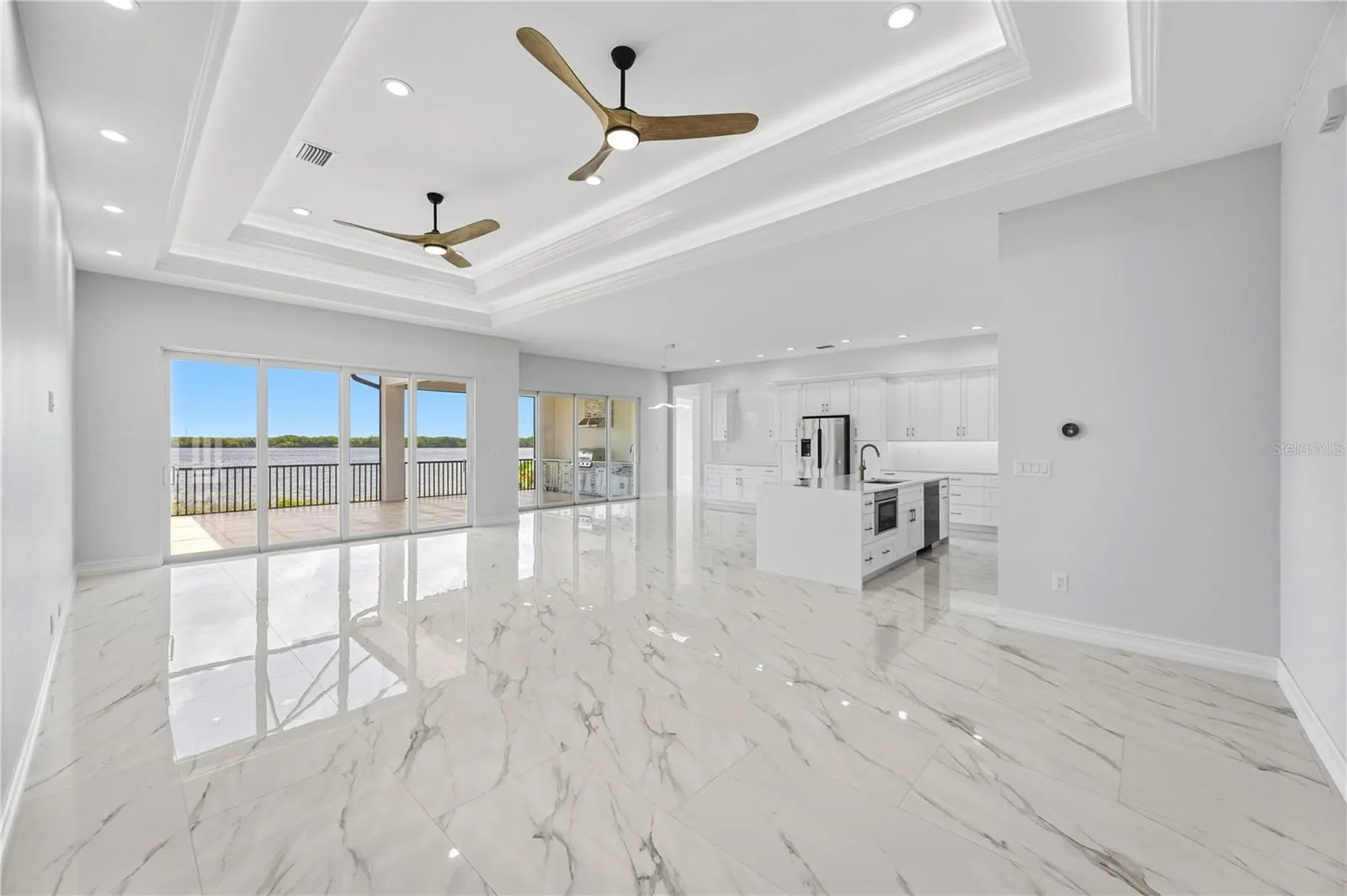 2228 HARBOUR DR