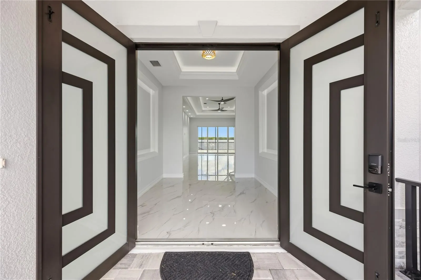 2228 HARBOUR DR