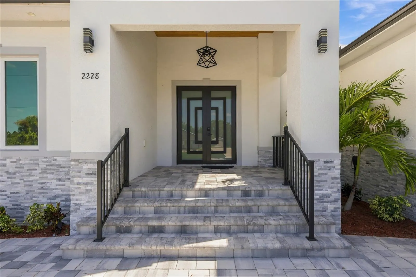 2228 HARBOUR DR
