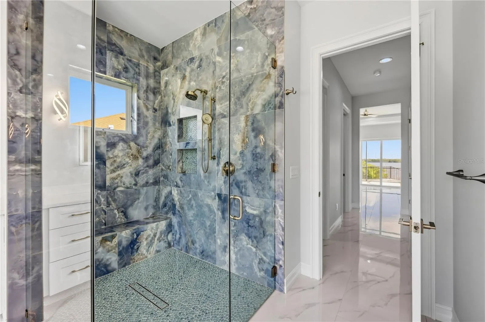 2228 HARBOUR DR