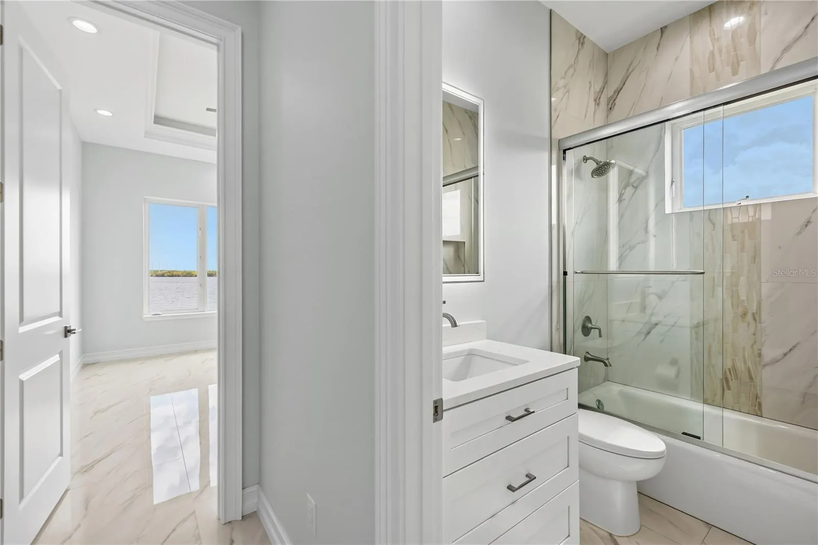 2228 HARBOUR DR