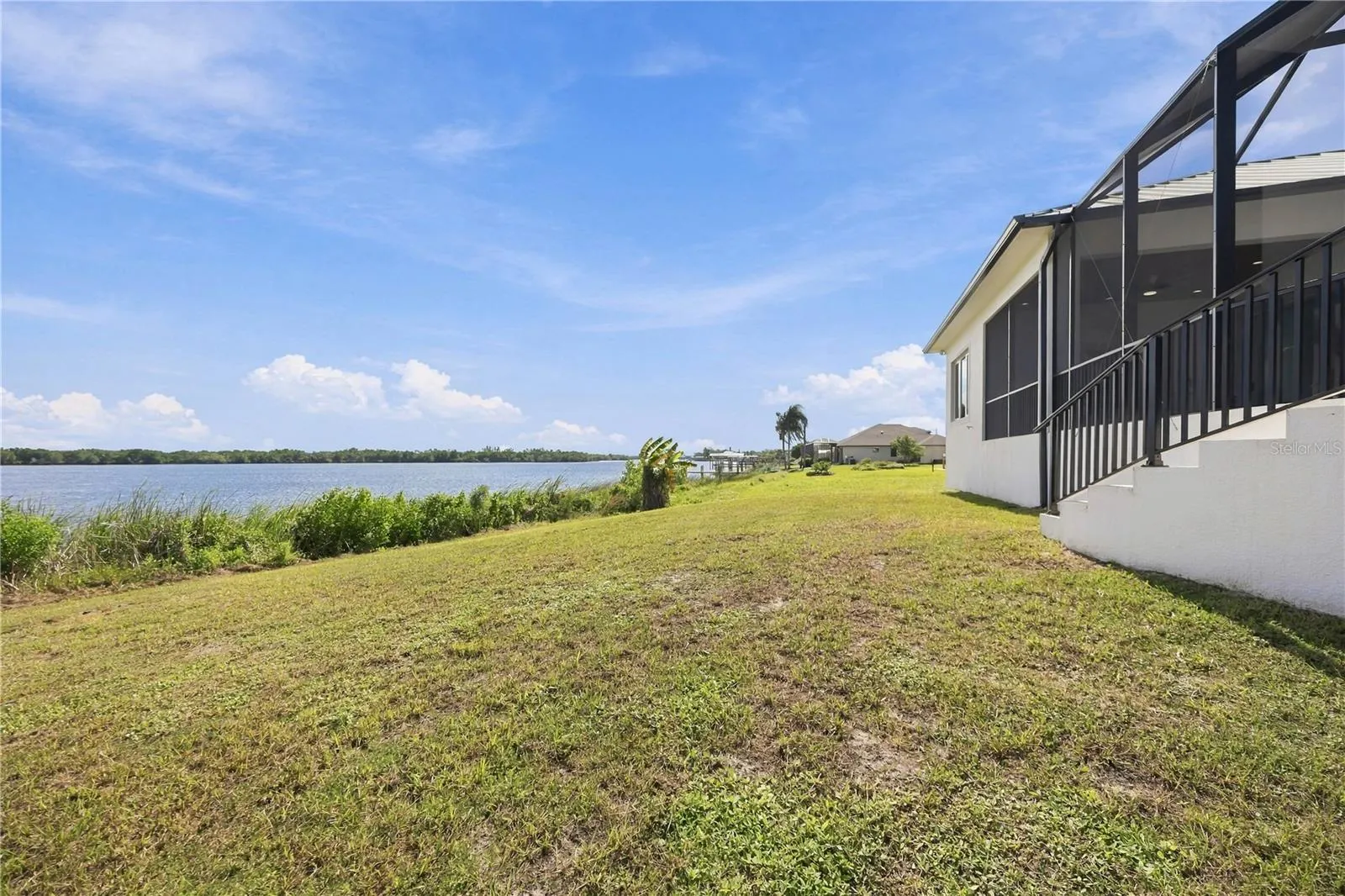 2228 HARBOUR DR