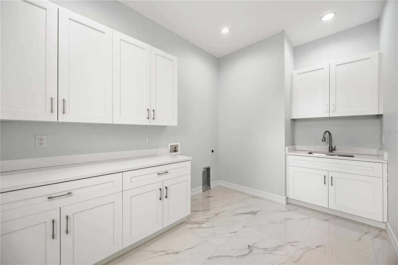 2228 HARBOUR DR