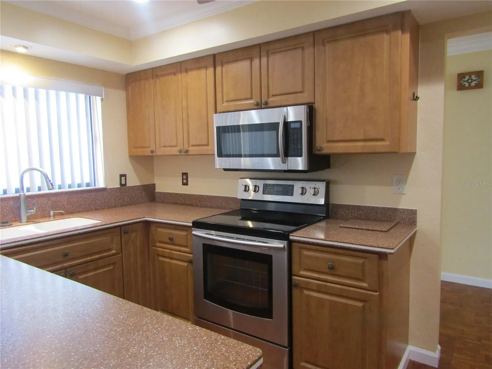 3688 GLEN OAKS MANOR DRIVE