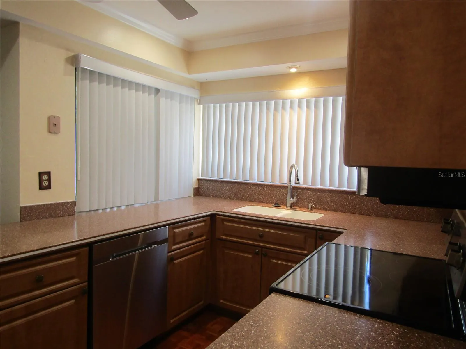 3688 GLEN OAKS MANOR DRIVE