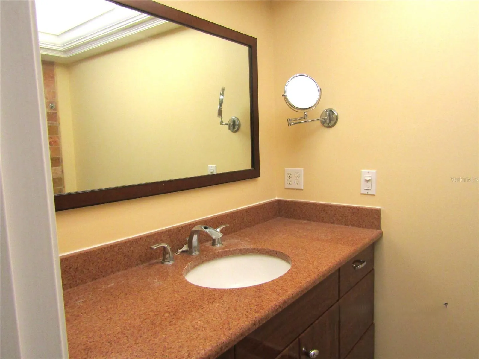 3688 GLEN OAKS MANOR DRIVE