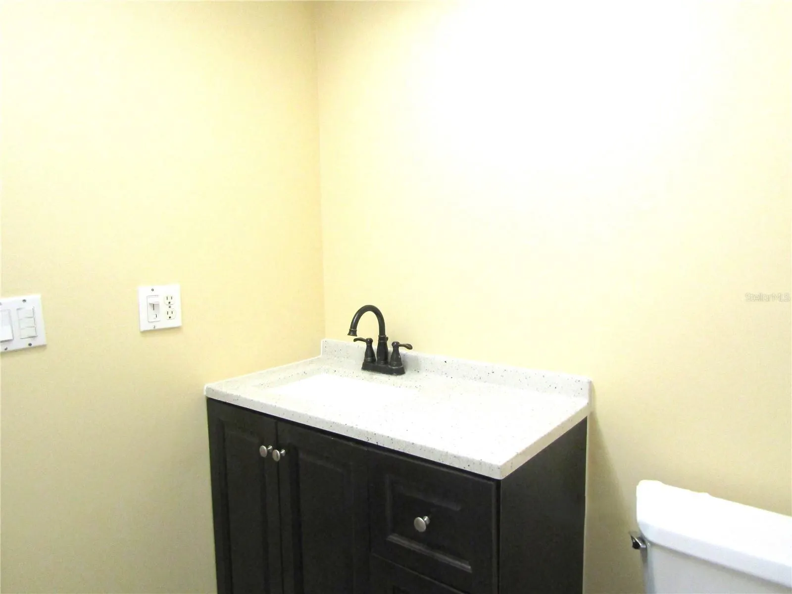 3688 GLEN OAKS MANOR DRIVE