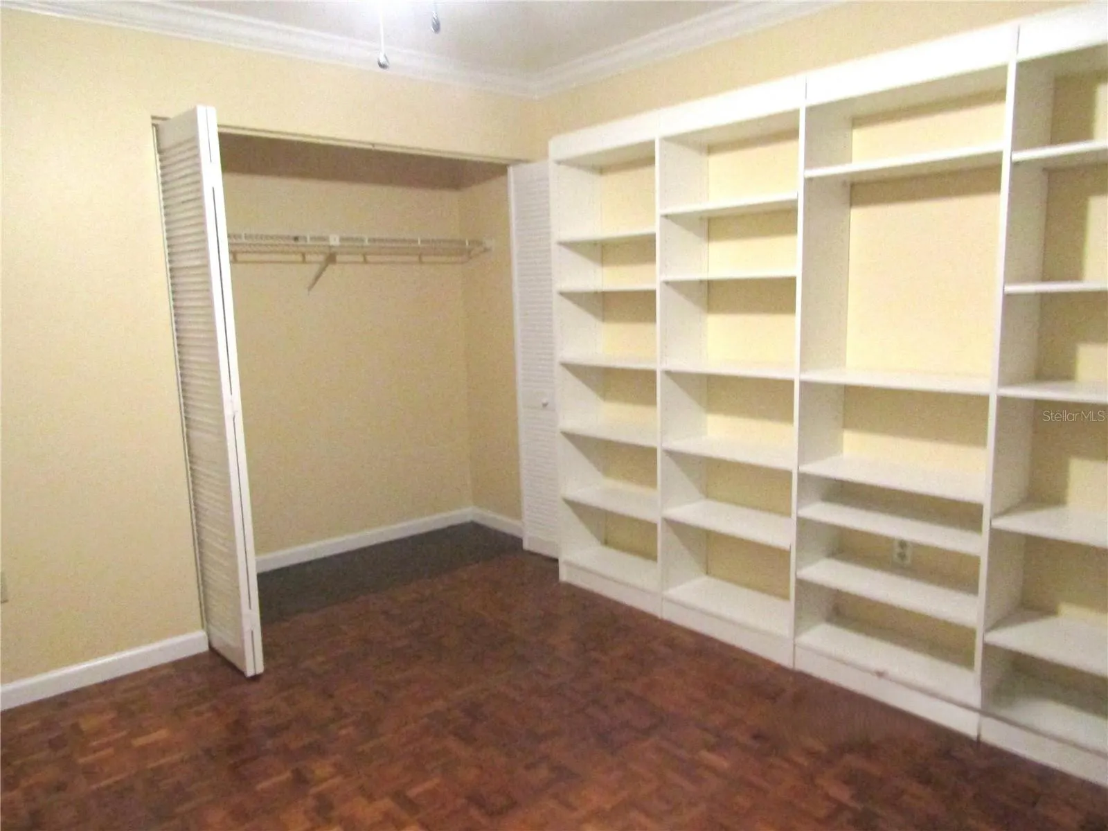 3688 GLEN OAKS MANOR DRIVE