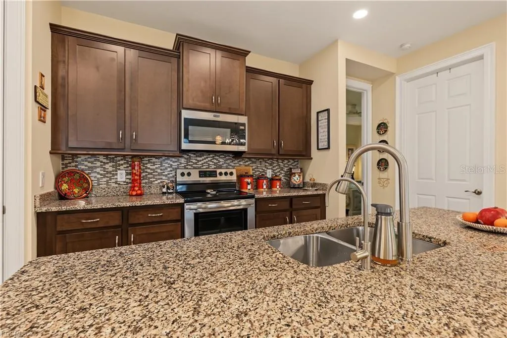 3161 AMADORA CIR