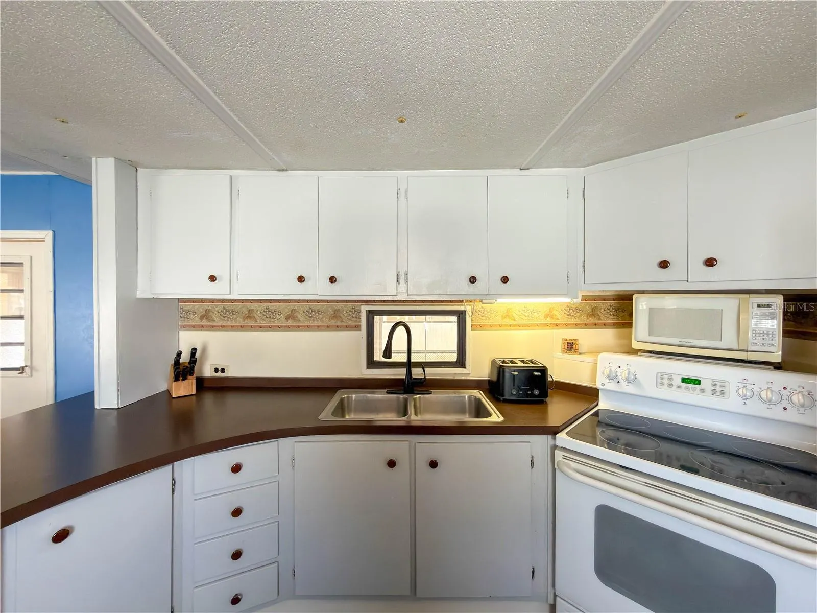 3307 EILEEN DR