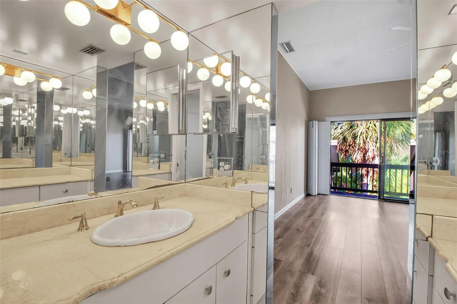 1460 LANDINGS CIR #51 #51