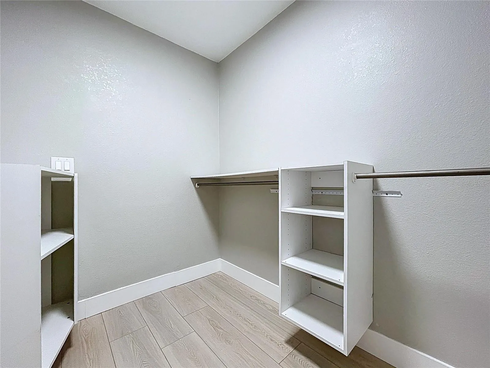1904 VISTA VIEW DR
