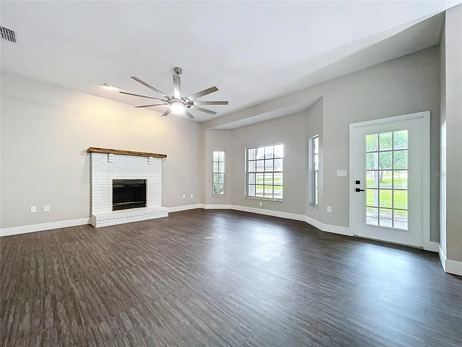 1904 VISTA VIEW DR