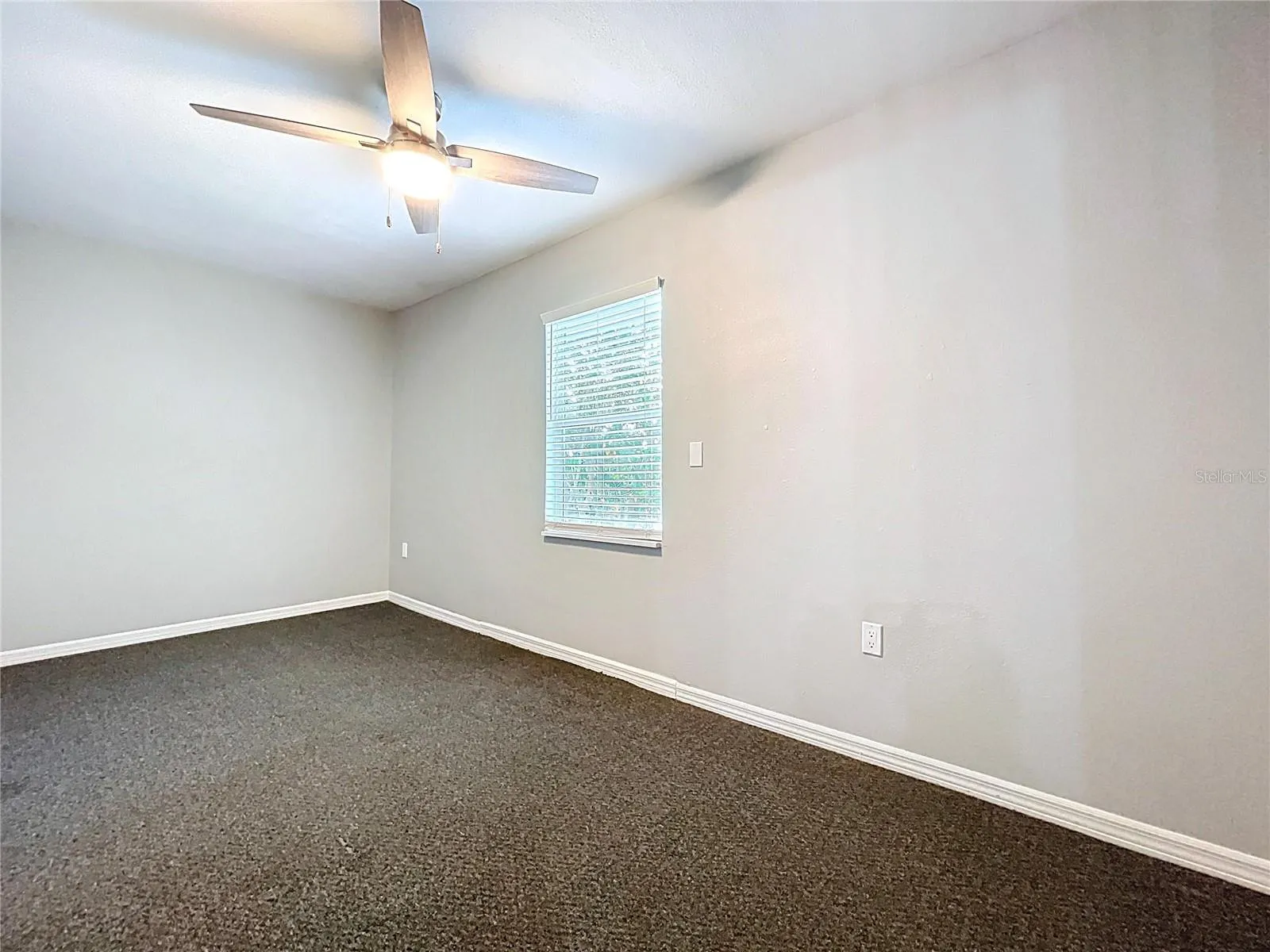 1904 VISTA VIEW DR